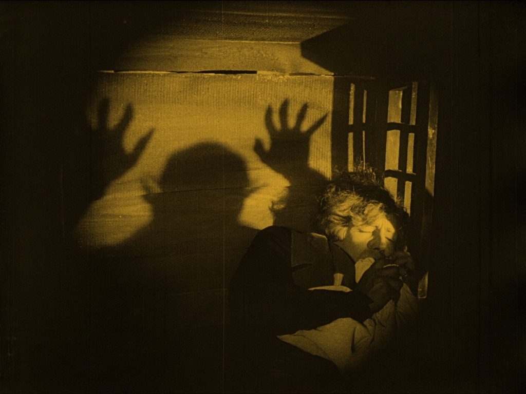 Gustav von Wangenheim gets the night terrors in Nosferatu (1922) UK Eureka/Masters of Cinema Blu-ray