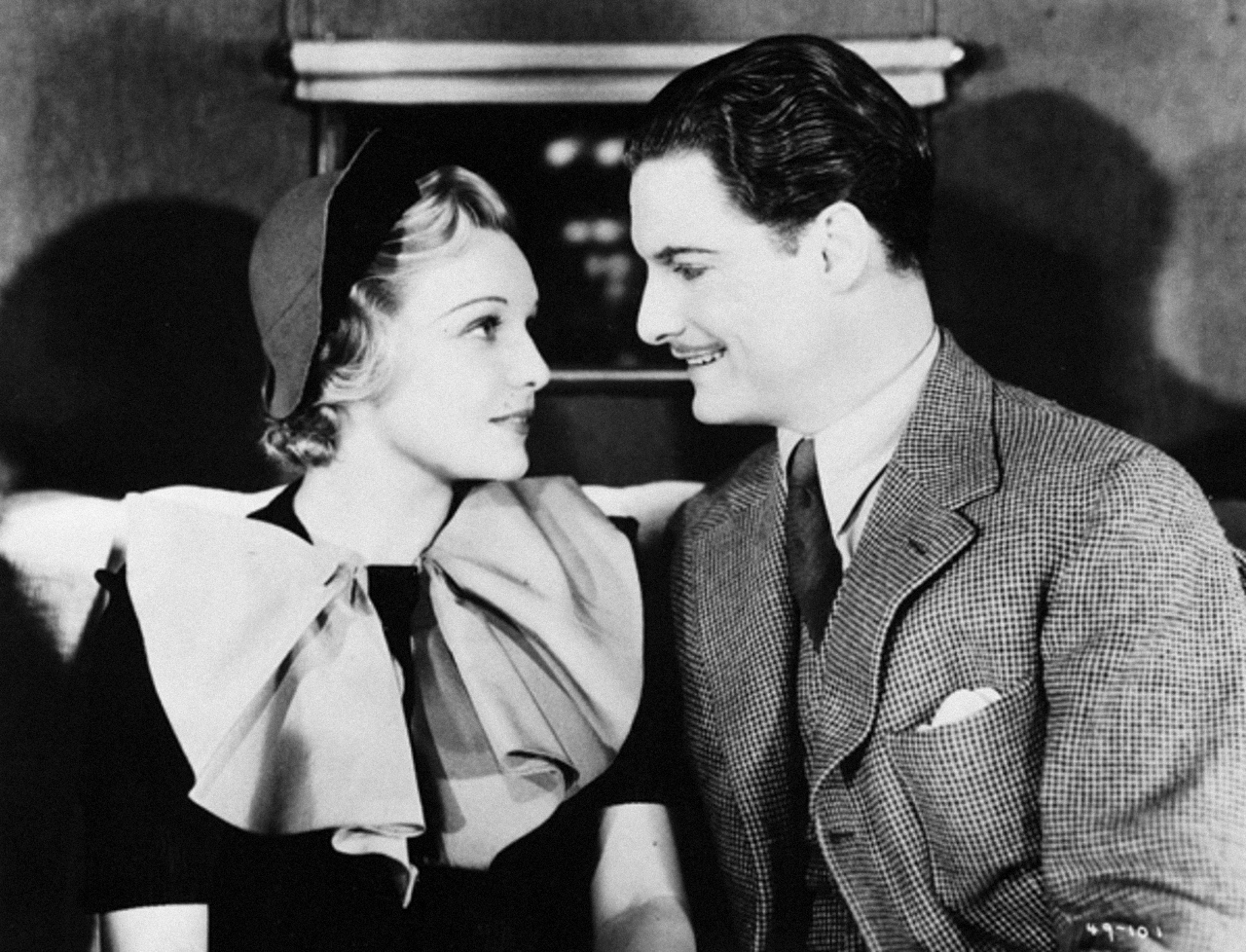 Robert Donat and Madeleine Carroll in The 39 Steps (1935, dir. Alfred Hitchcock) deleted taxi scene ending
